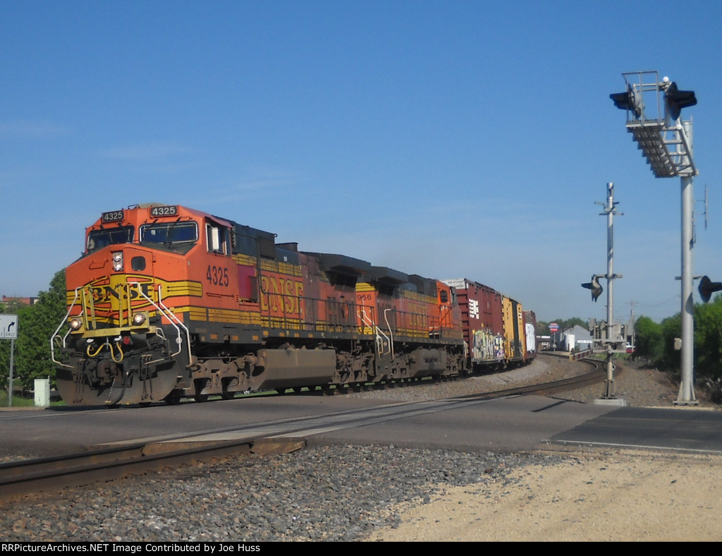 BNSF 4325 East